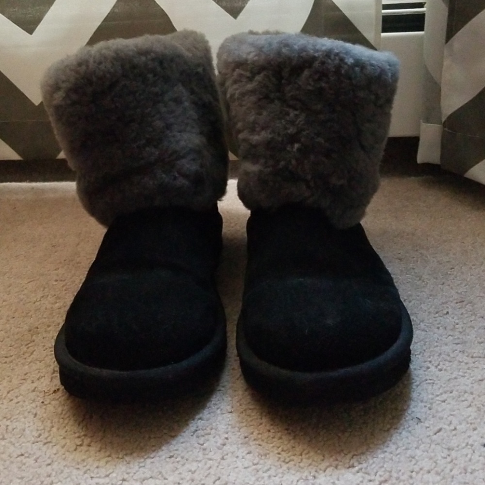 Ugg Australia Ellee  black boot size 9